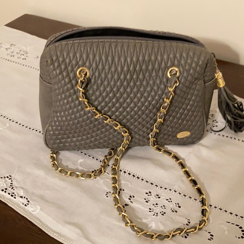 Quilted leather bag with leather and chain straps